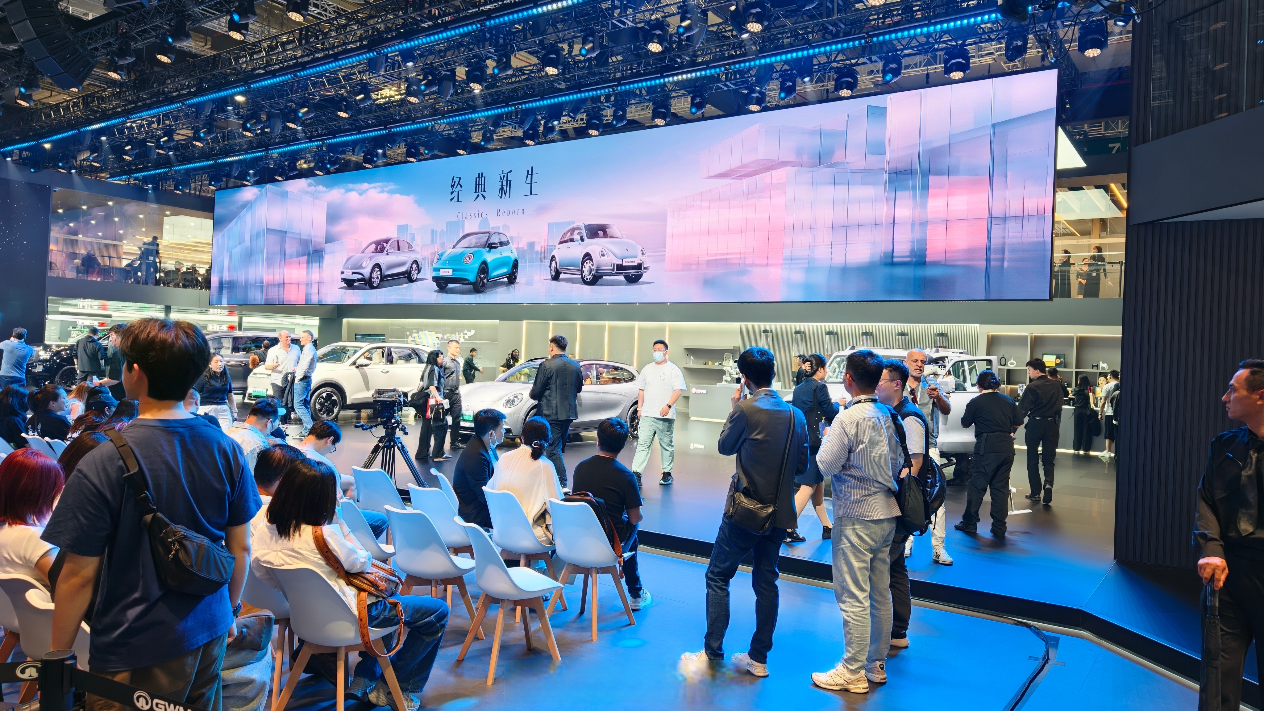 中集车辆携多款明星产品亮相2025中国国际商用车展