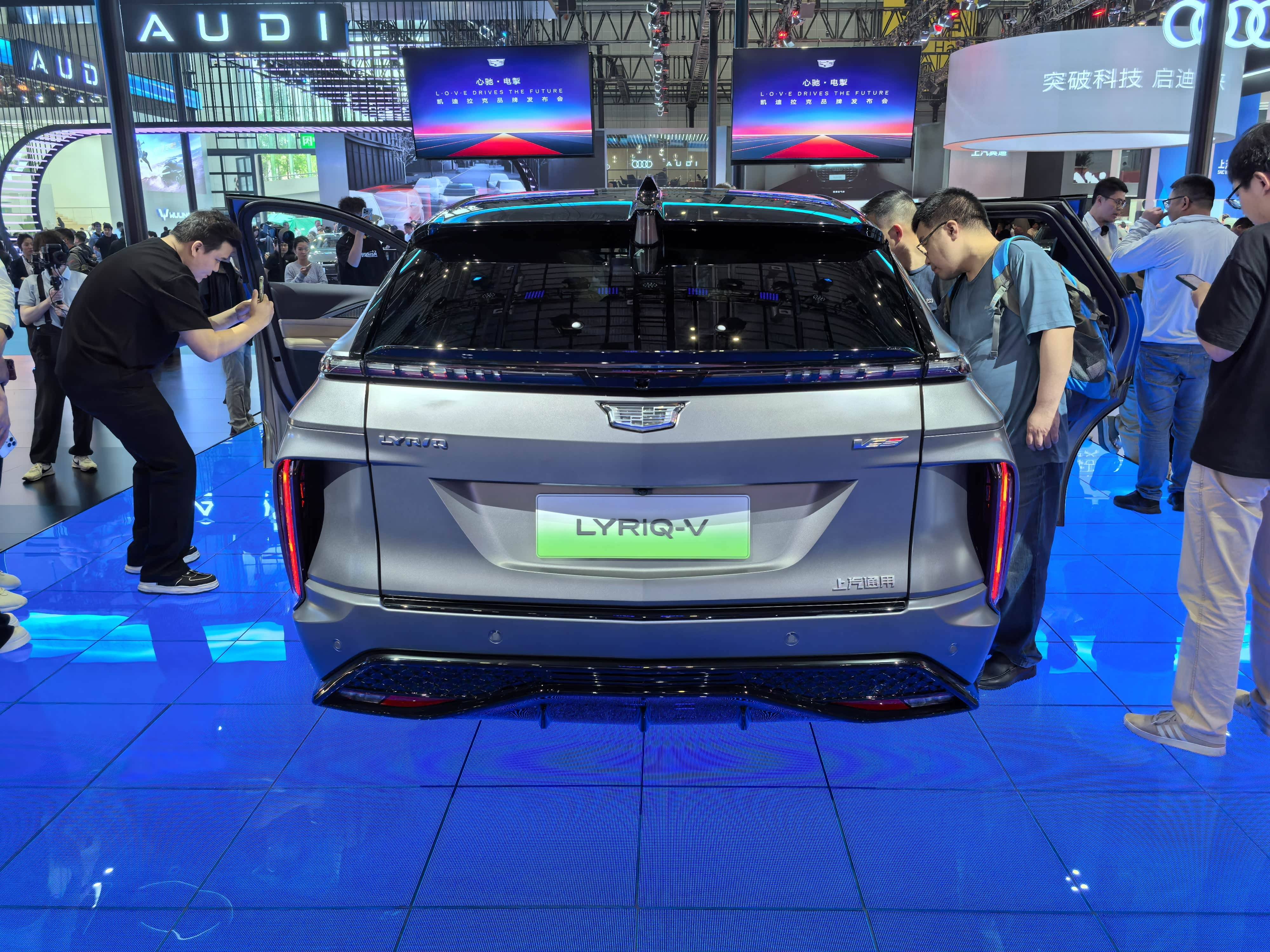 中集车辆携多款明星产品亮相2025中国国际商用车展