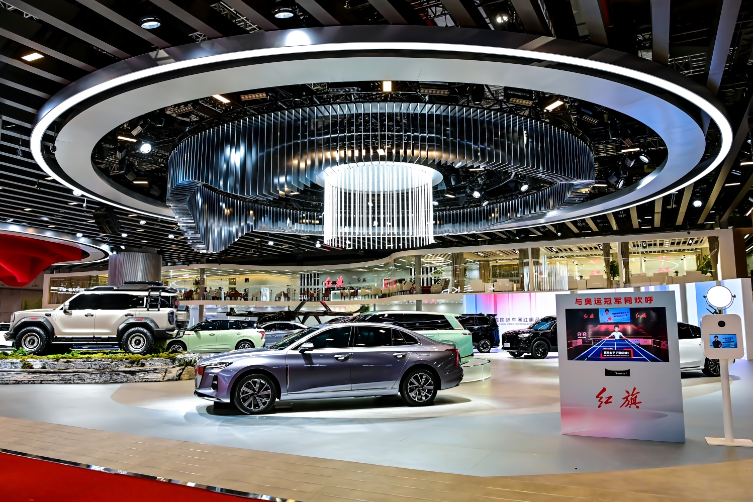 中集车辆携多款明星产品亮相2025中国国际商用车展