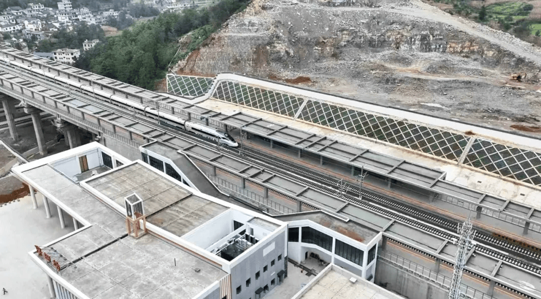 盘兴高铁全线站房建设完工