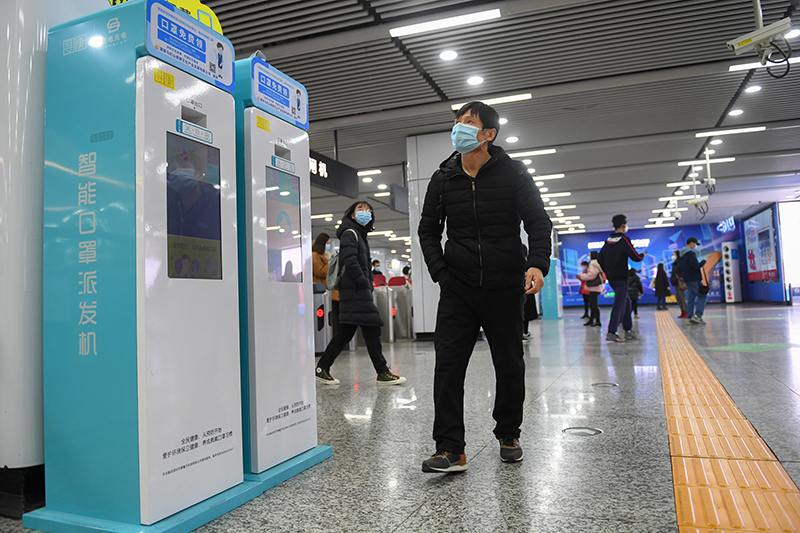 新华视点丨免费领鸡蛋、扫码入群看直播 警惕私域直播侵害老年人合法权益