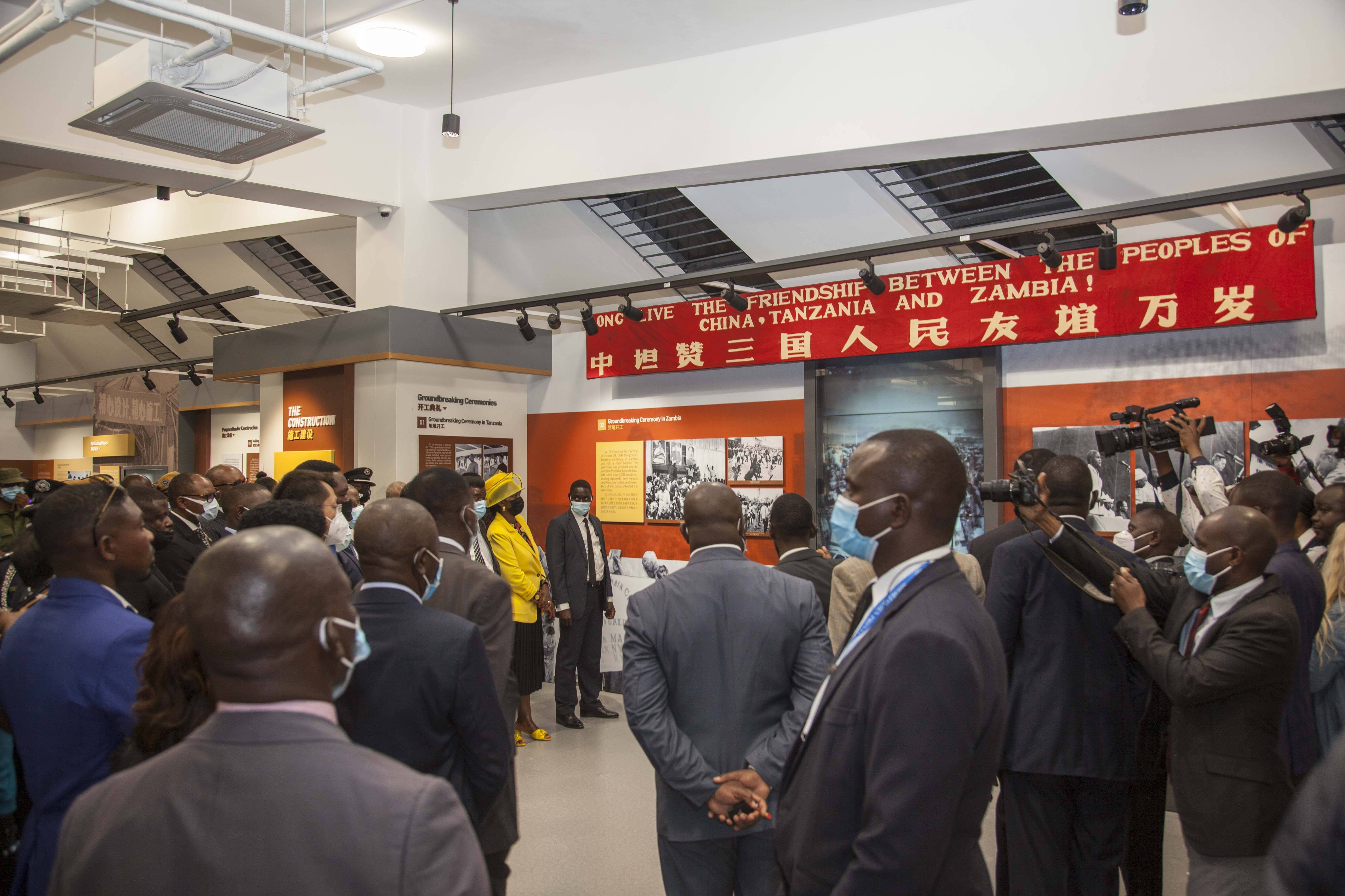 李强抵达卢萨卡开始对赞比亚进行正式访问