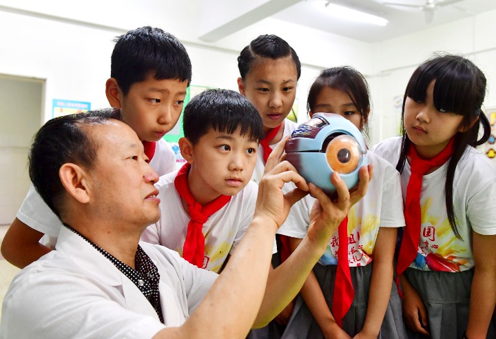 新华视点·关注城市更新丨“00”后为啥又开始爱逛街了？