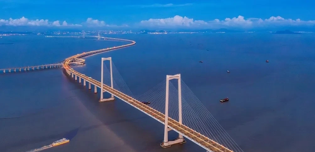 “千里海河高铁第一隧”顺利贯通