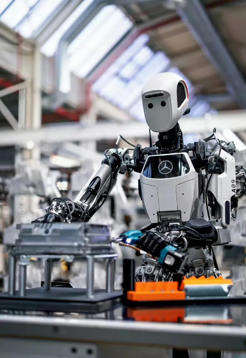 从“实验室”跑进“生产线”人形机器人商业化加速落地