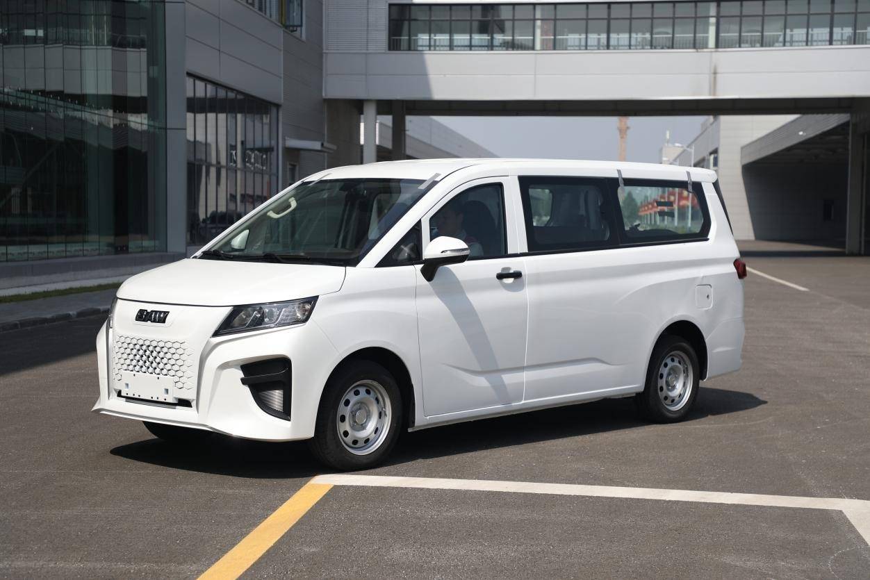 锐胜汽车首款全场景舒享大型MPV“锐胜M8”上市