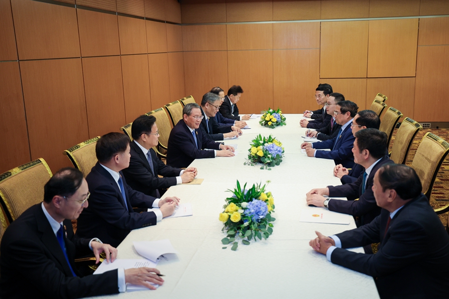 李强同主要国际经济组织负责人举行“1+10”对话会