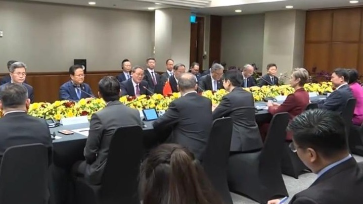 李强同主要国际经济组织负责人举行“1+10”对话会