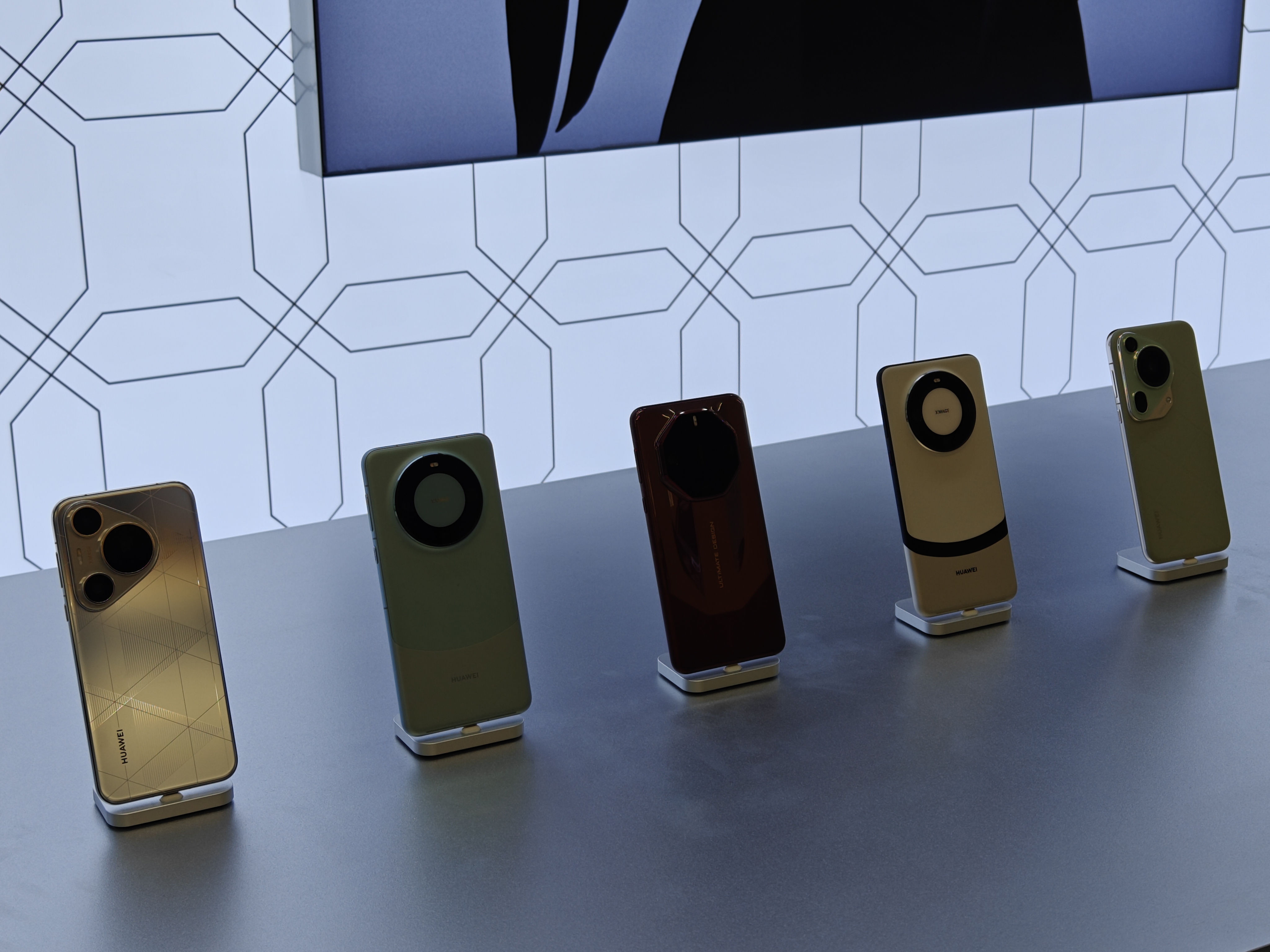 鸿蒙智行宣布全面深化战略合作