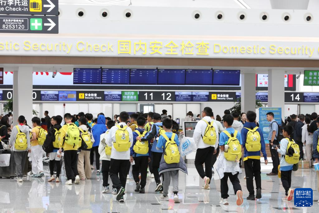 四中全会精神在基层丨内陆小镇何以“公交出海”