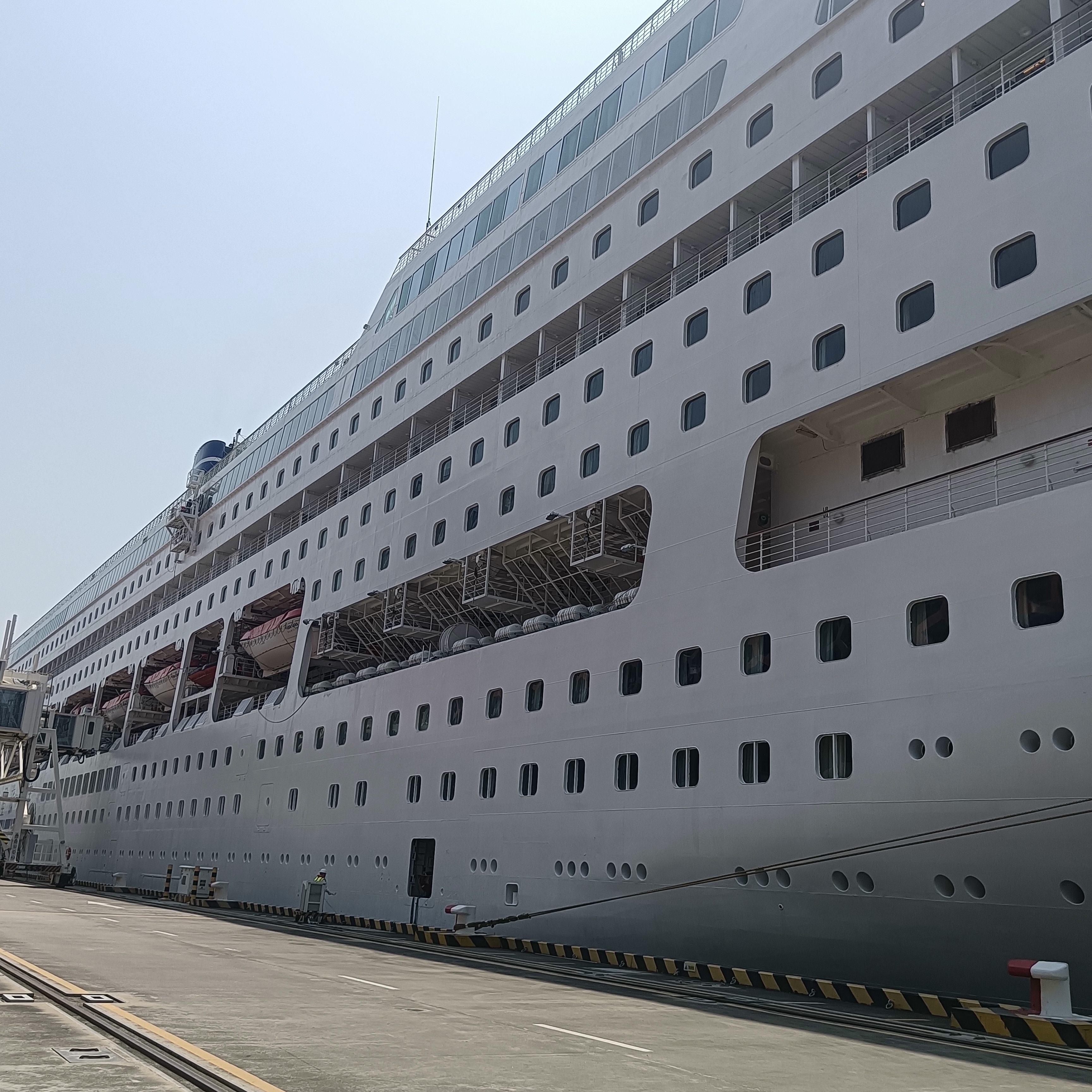 “达飞旺多姆”号提前8个半月交付 沪东中华建成第100艘大型集装箱船