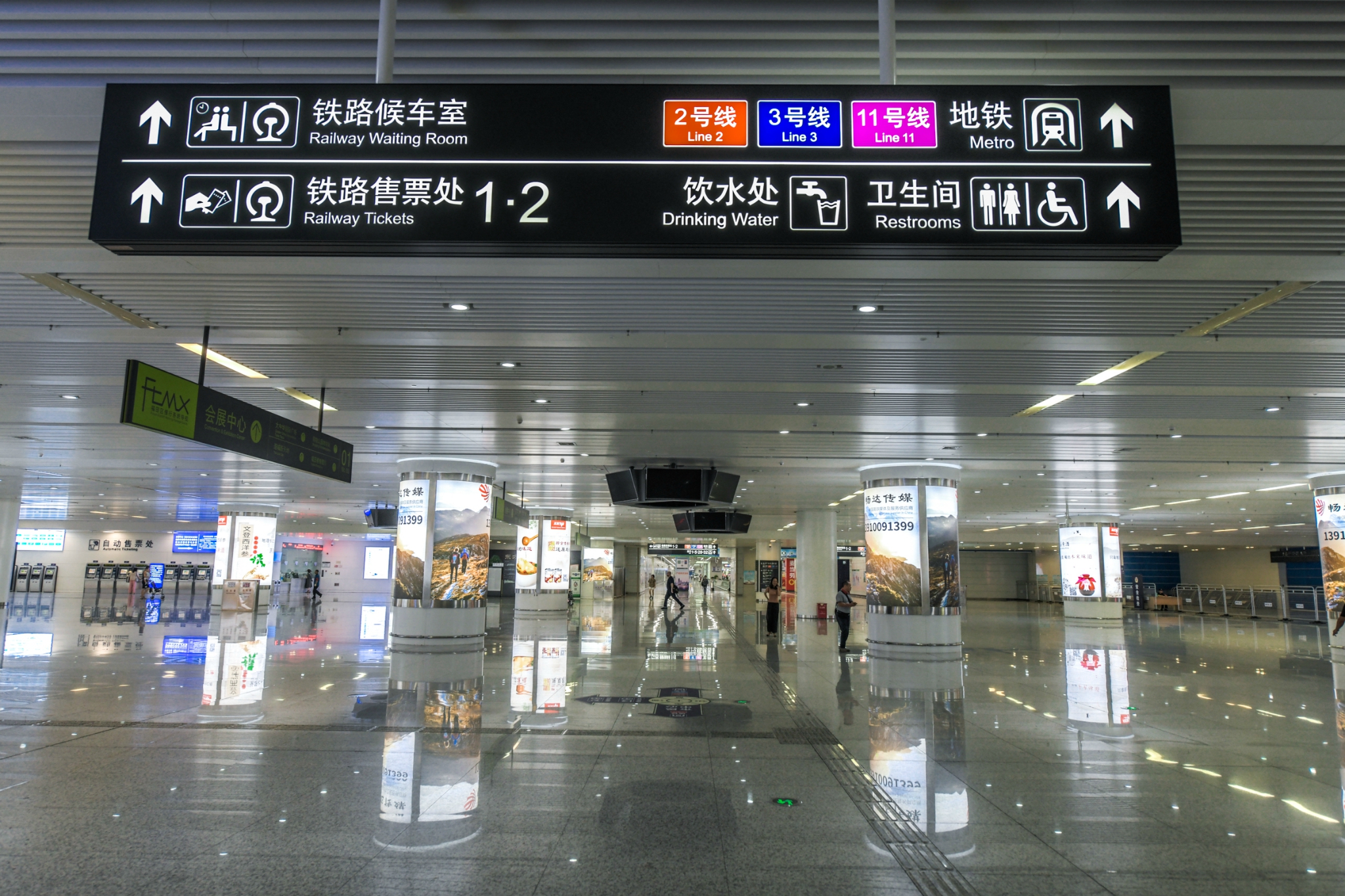 方大集团智能全滑动站台门在深圳福田高铁站启用