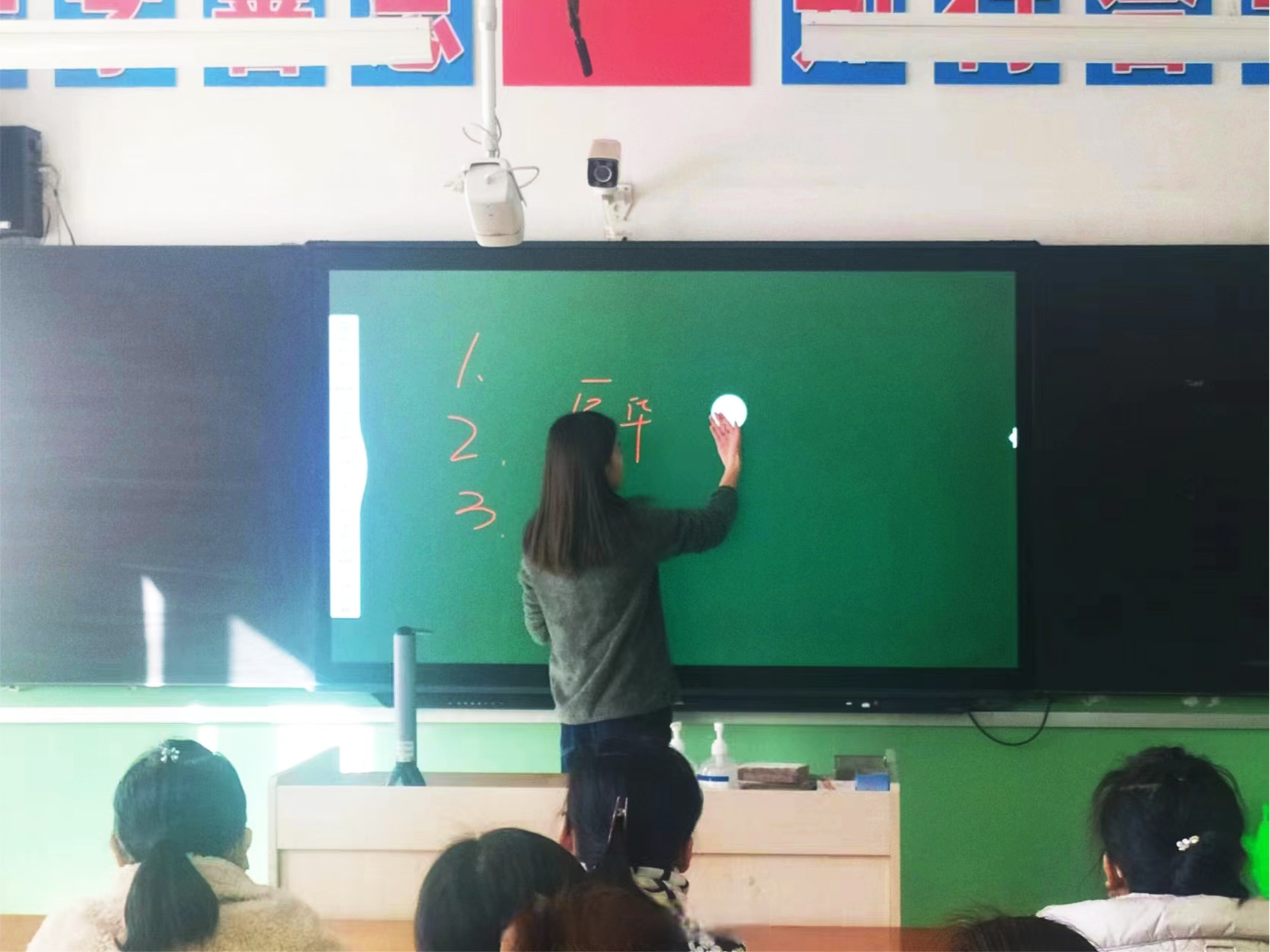 富国基金“再生电脑教室”项目落地陕西富平 以公益实践夯实企业文化建设