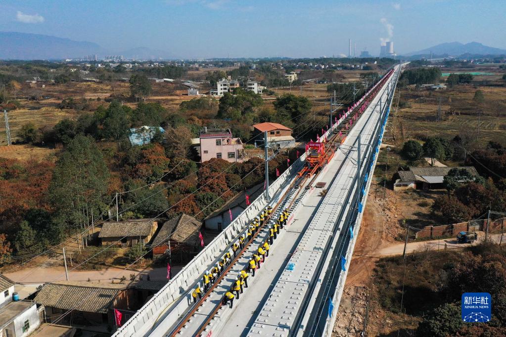 新华鲜报丨西延高铁开通！革命圣地延安迎来“高铁时代”