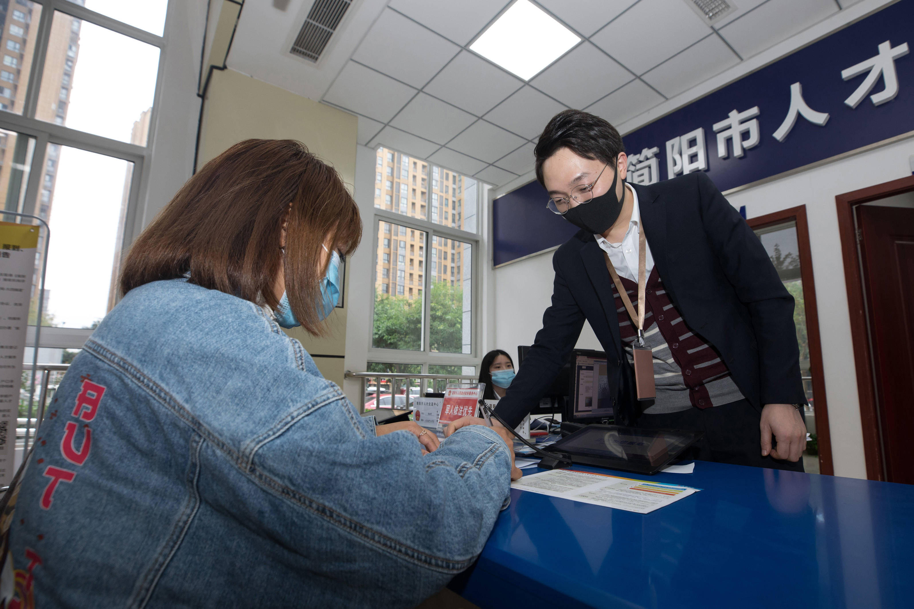 养老护苗、扶弱助困,2026年民生保障网这么织