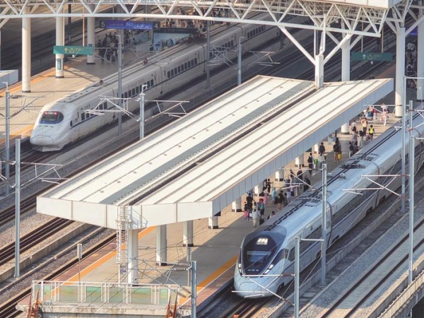 1月1日全国铁路预计发送旅客1825万人次