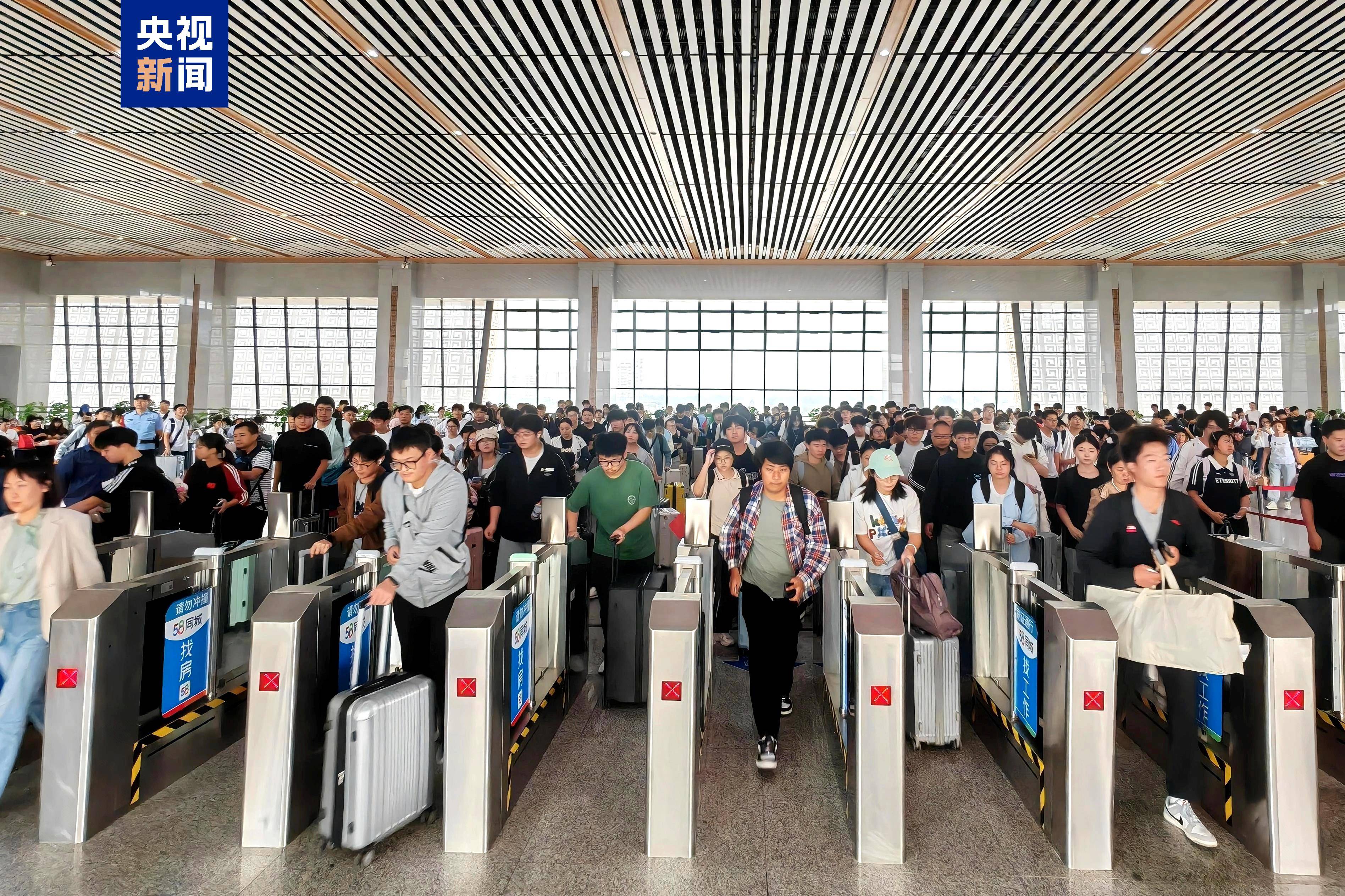1月1日全国铁路预计发送旅客1825万人次