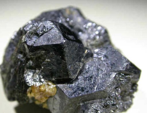 巴西宣布研发出3伏特铌电池