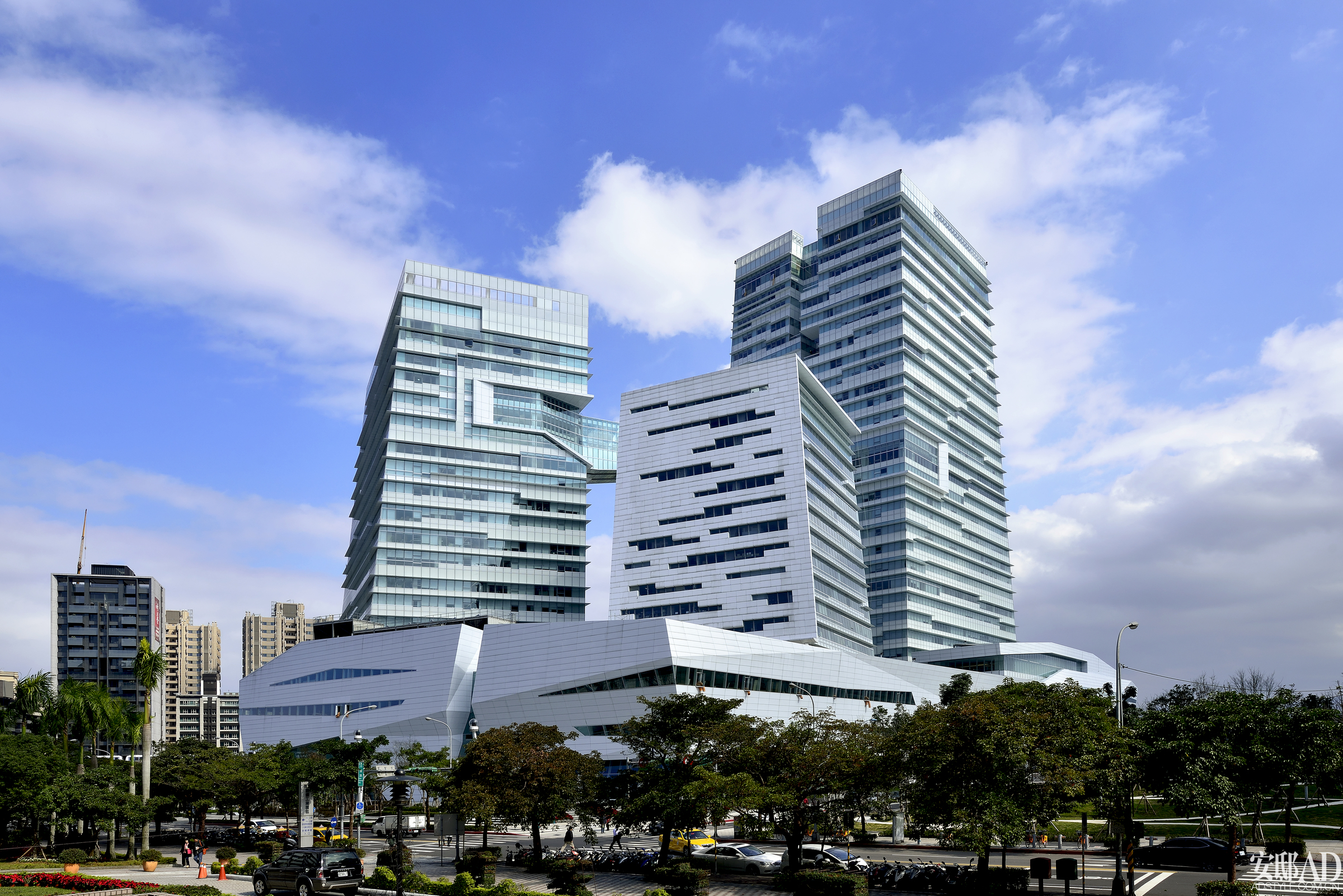 一场“不付现金”的承接:信托受益权置换丰富中小银行改革工具箱