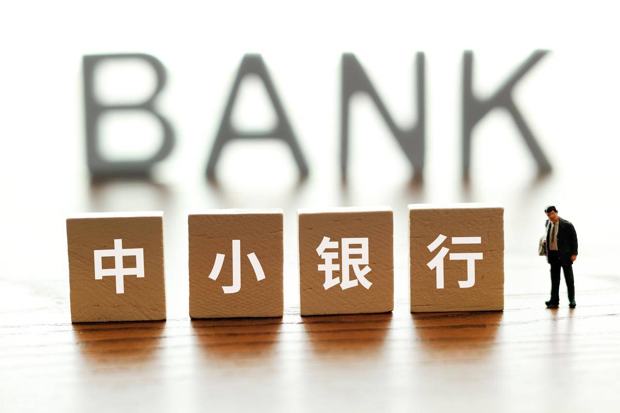 交易退潮 配置当道：债市薄利让中小银行被迫转身