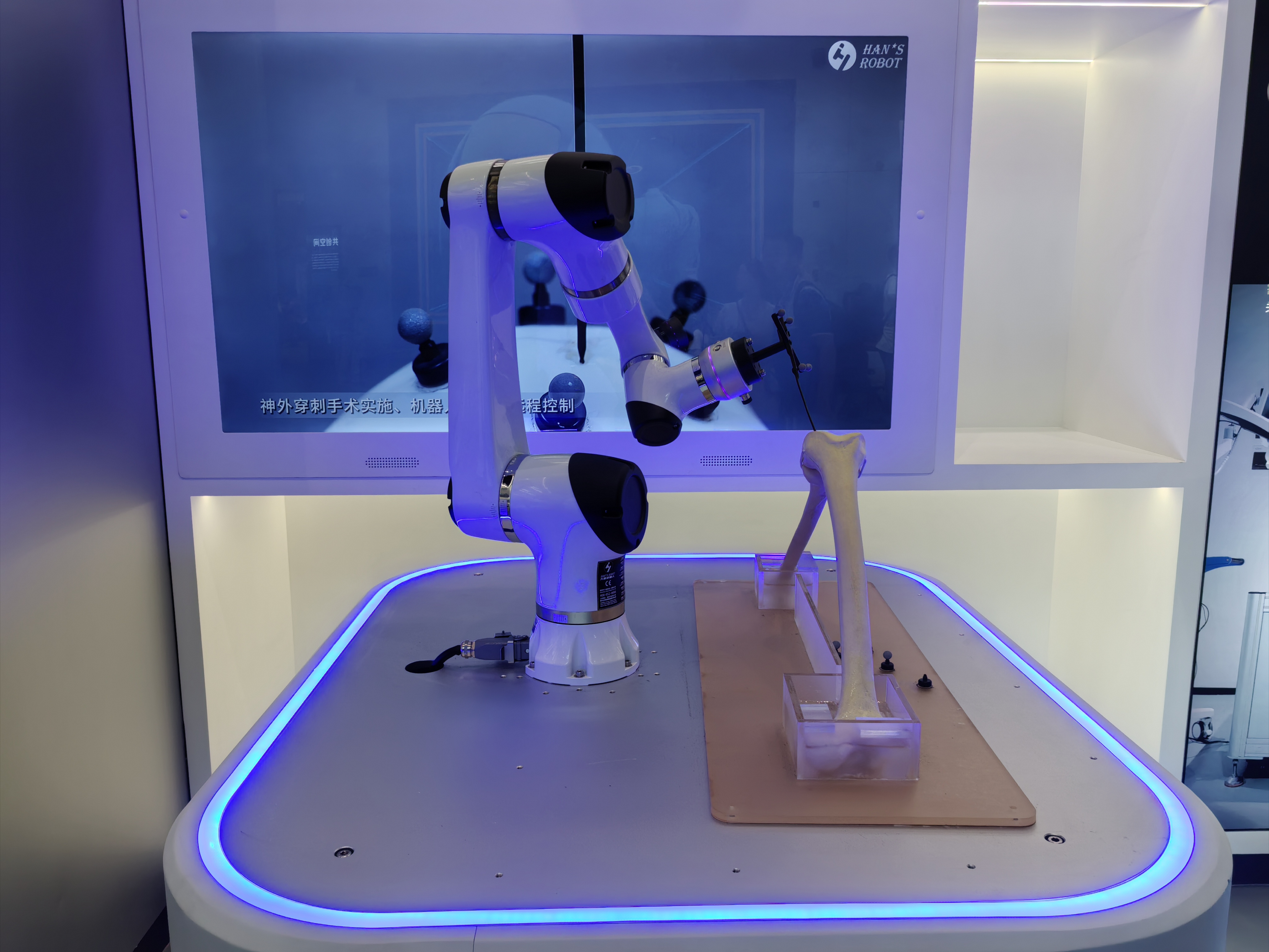 凯龙高科与北京人形机器人创新中心合作 推动具身智能技术落地环保检测与汽车智造领域