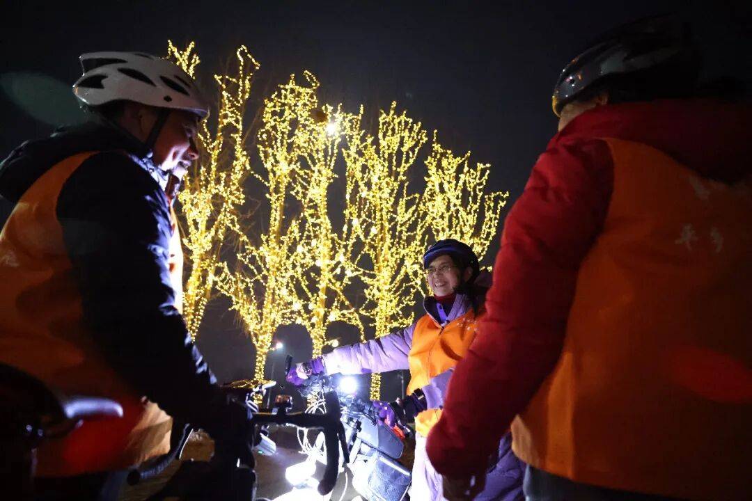 新春走基层丨在“绿道经济”里，探寻“8D山城”的年味