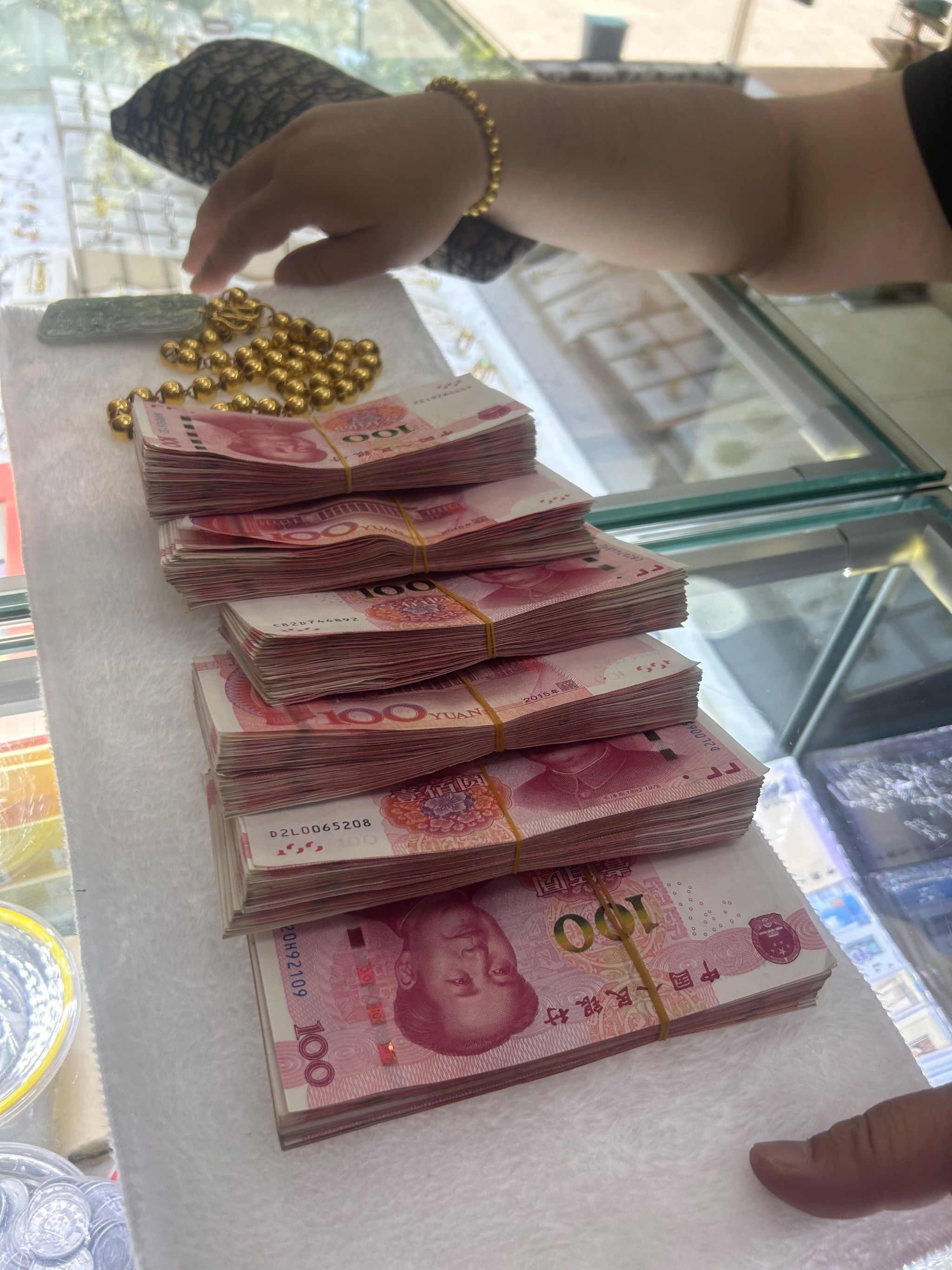 黄金投资选择题：谁是更优解