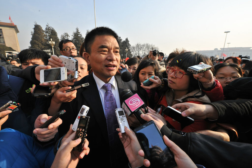 两会前瞻 | 全国政协委员、新希望集团董事长刘永好：拥抱AI 传统产业不能做“局外人”