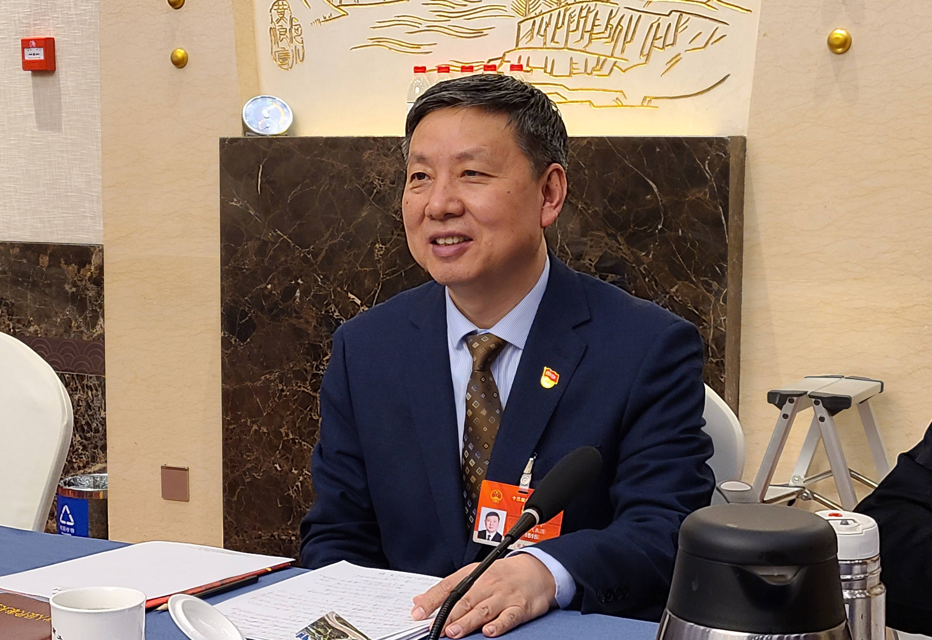 两会热点 | 全国人大代表、牧原股份董事长秦英林：拥抱AI 坚定推进养殖业智能化升级